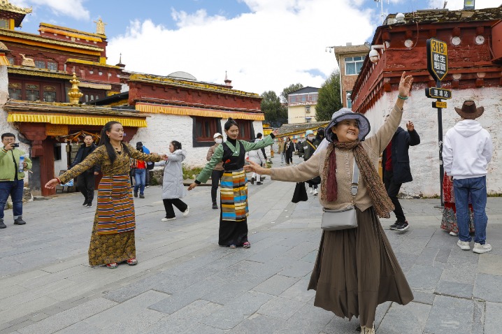 Tibetan cultural tourism booms in Litang county, Sichuan province