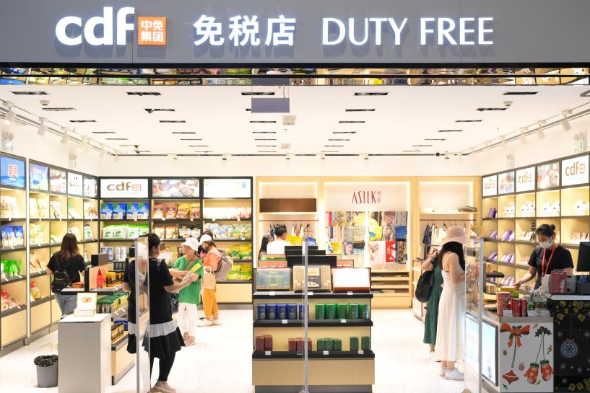 Hainan's offshore duty-free sector thrives with millions of consumers