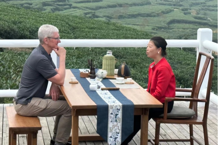 CEO of Apple inspired by and commits to strengthening rural China