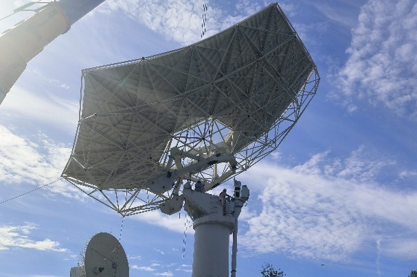Dish for massive astronomy project begins production in Hebei