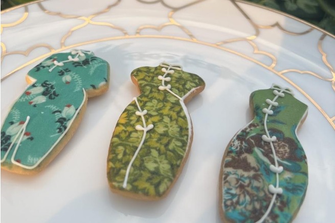 A bite of cookies and a taste of cheongsam culture