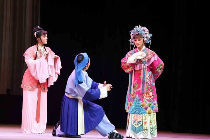 Classic Yueju Opera greets audiences in Nantong