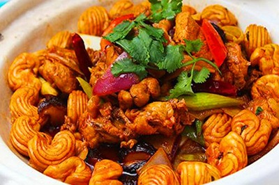 Chicken cooked with dough rolls