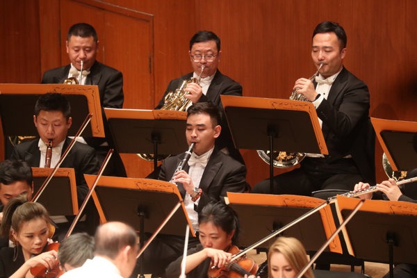 Tianjin Symphony gives two concerts