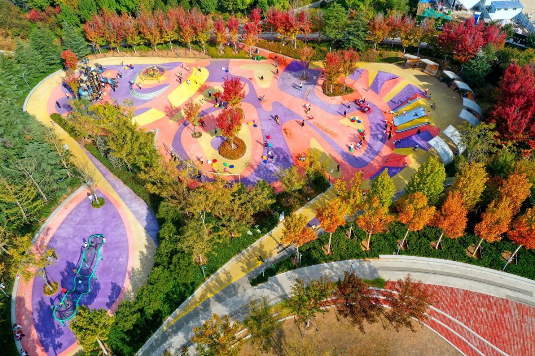 In Qingdao, parks bursting with color