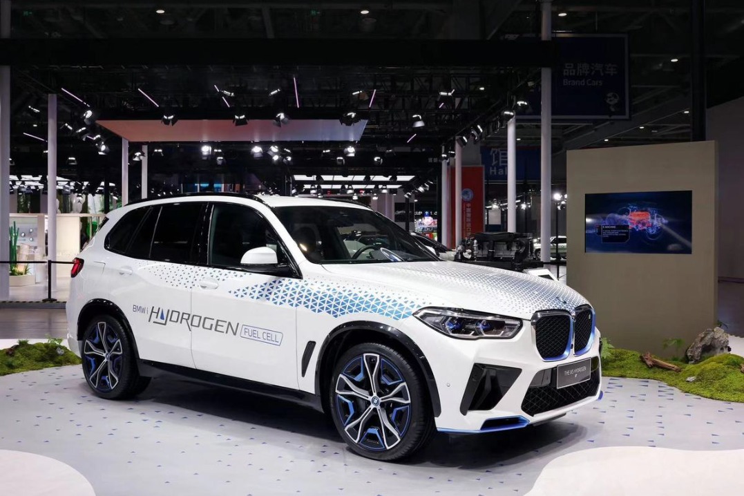 BMW presents hydrogen-powered iX5 at CIIE
