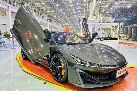 HRC showcases carbon fiber sports car at CIIE