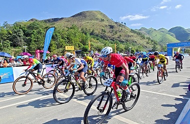 1st national student mountain bike event kicks off in Hechi