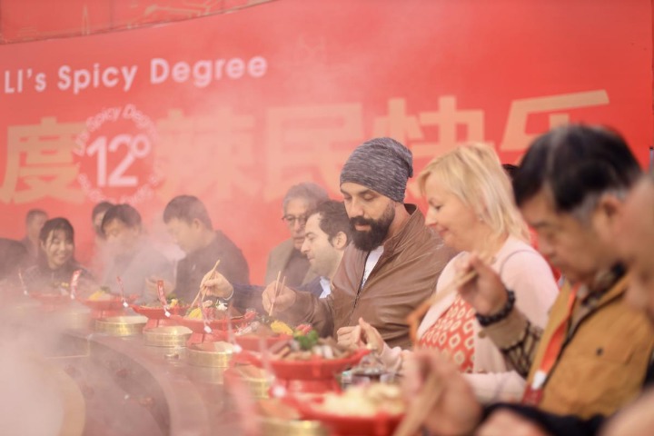 Industry deals signed at hotpot festival in Chongqing