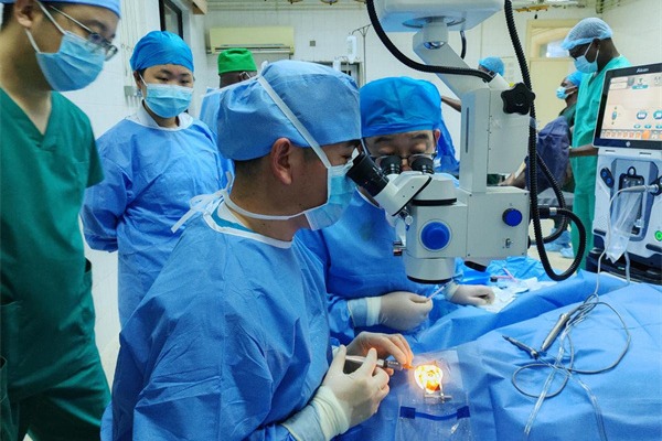Chinese team performs eye surgeries in Africa