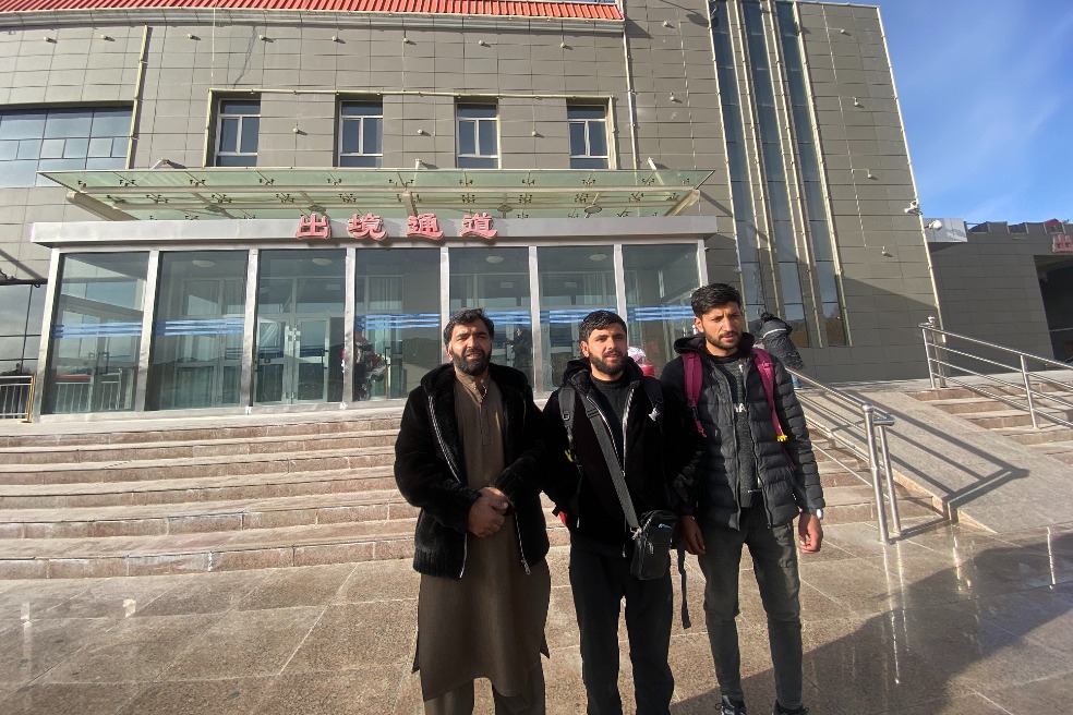 Pakistani travelers flock to Khunjerab Pass for business purposes