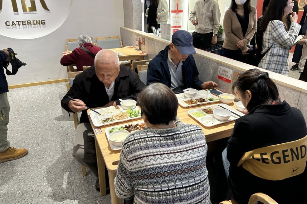 Elderly get good deal at community cafeteria
