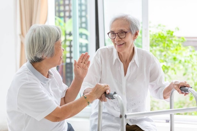 Shanghai improves eldercare