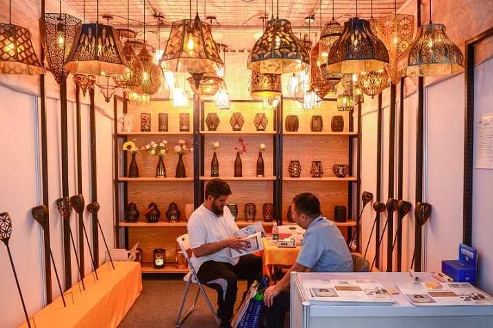 International lighting fair in Guangdong attracts global buyers