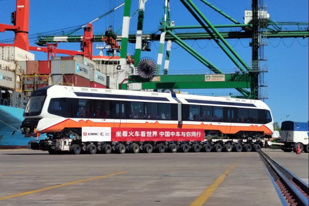 Argentina receives first Chinese-made new-energy light rail train