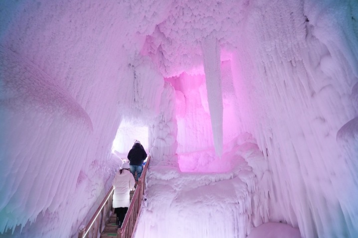 Frozen wonders of Yunqiu Mountain’s ice cave