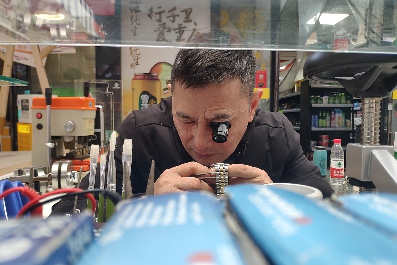 China craftsmanship spirit demonstrated by a watch repairman