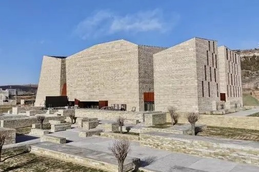 Museum unveils life in China's largest prehistoric stone city