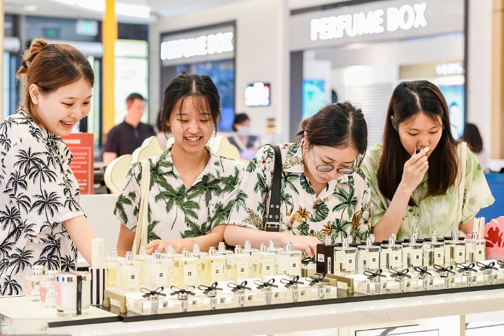 Number of Hainan duty-free shoppers top 6.23 million in Jan-Nov