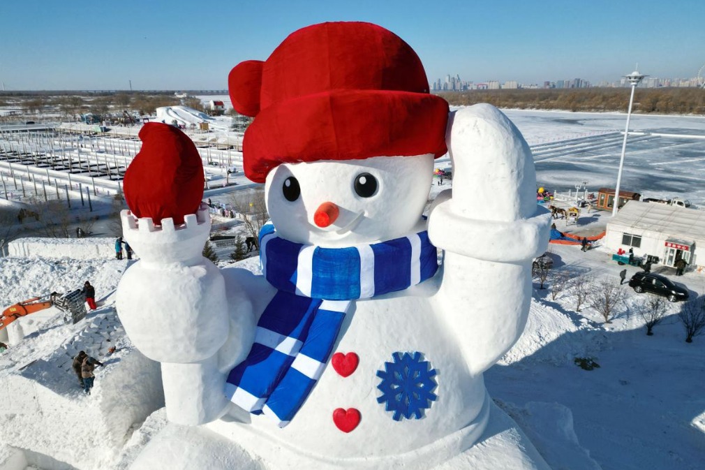 Harbin's 20-meter snowman captivates tourists and locals