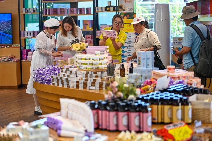 China adapting to new phase of consumption growth