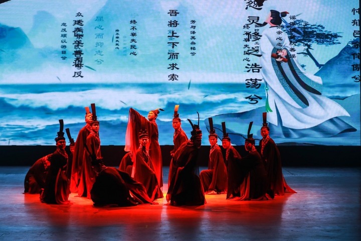 Stage show sheds light on local culture in Hubei