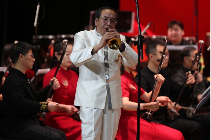 Concert brings festive vibes to Qinhuangdao