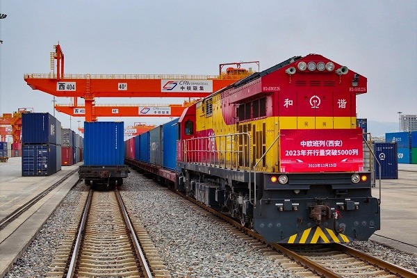 Xi'an sets record for 5,000 annual China-Europe freight train trips