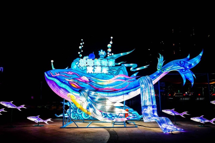 Lantern festival kicks off at ocean park in Wuhan