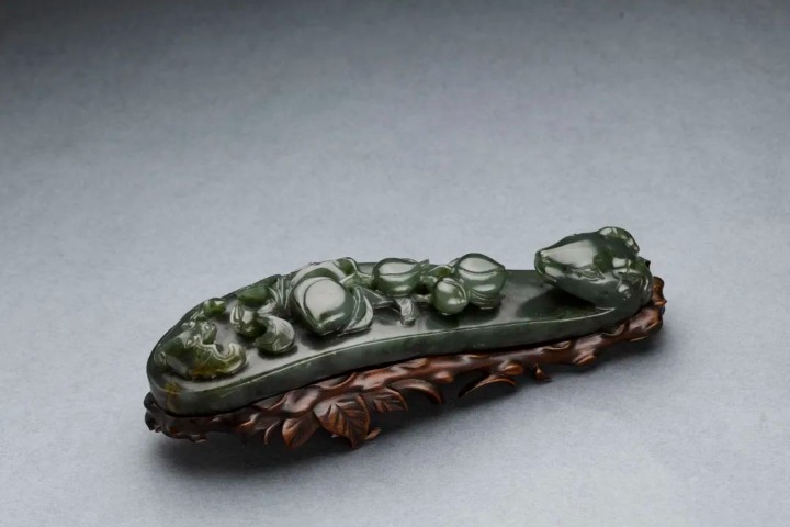 Dynastic jade belt buckles on display in Shanghai