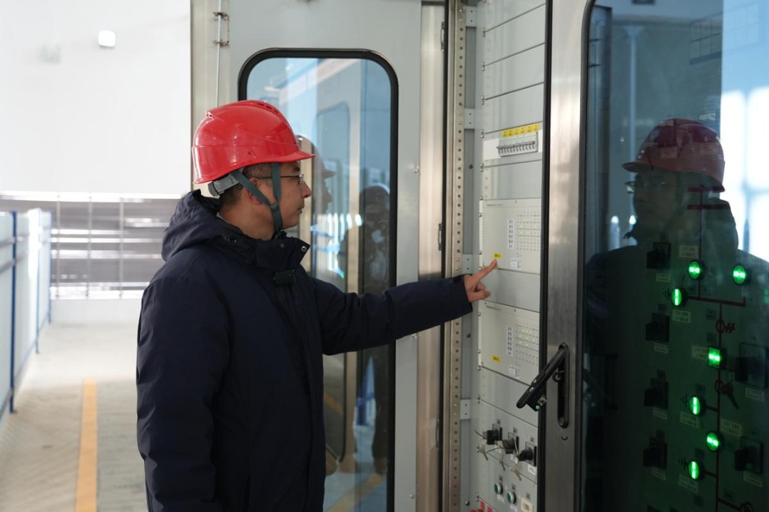 Innovative wind-solar hydrogen production project goes live in Inner Mongolia