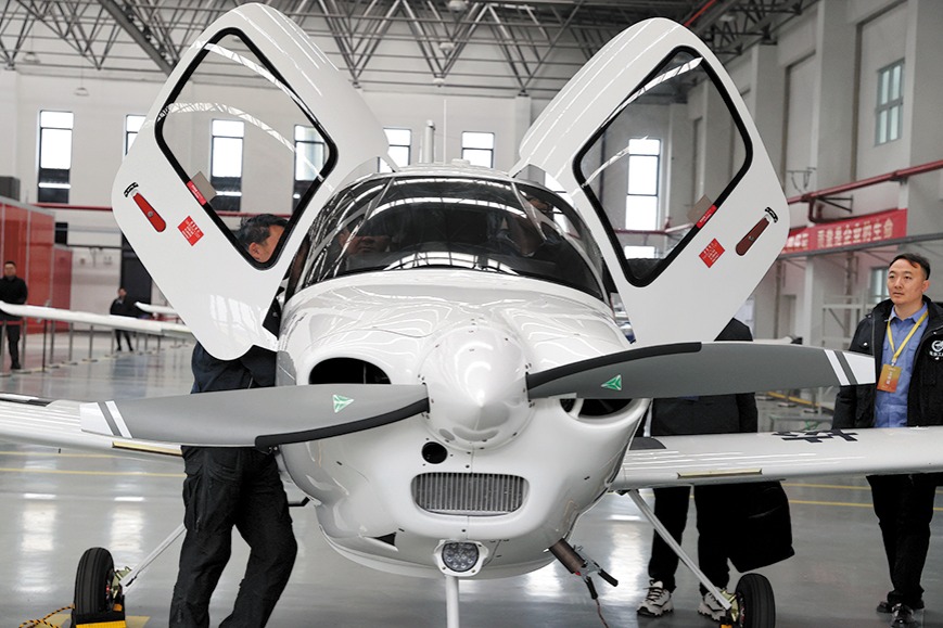 New training aircraft delivered to customers