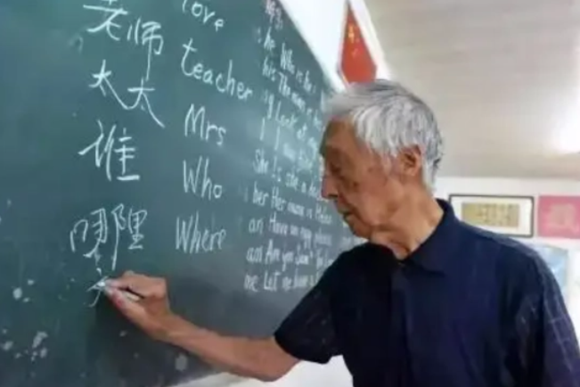 'Silver-haired' teachers return to classrooms in western areas