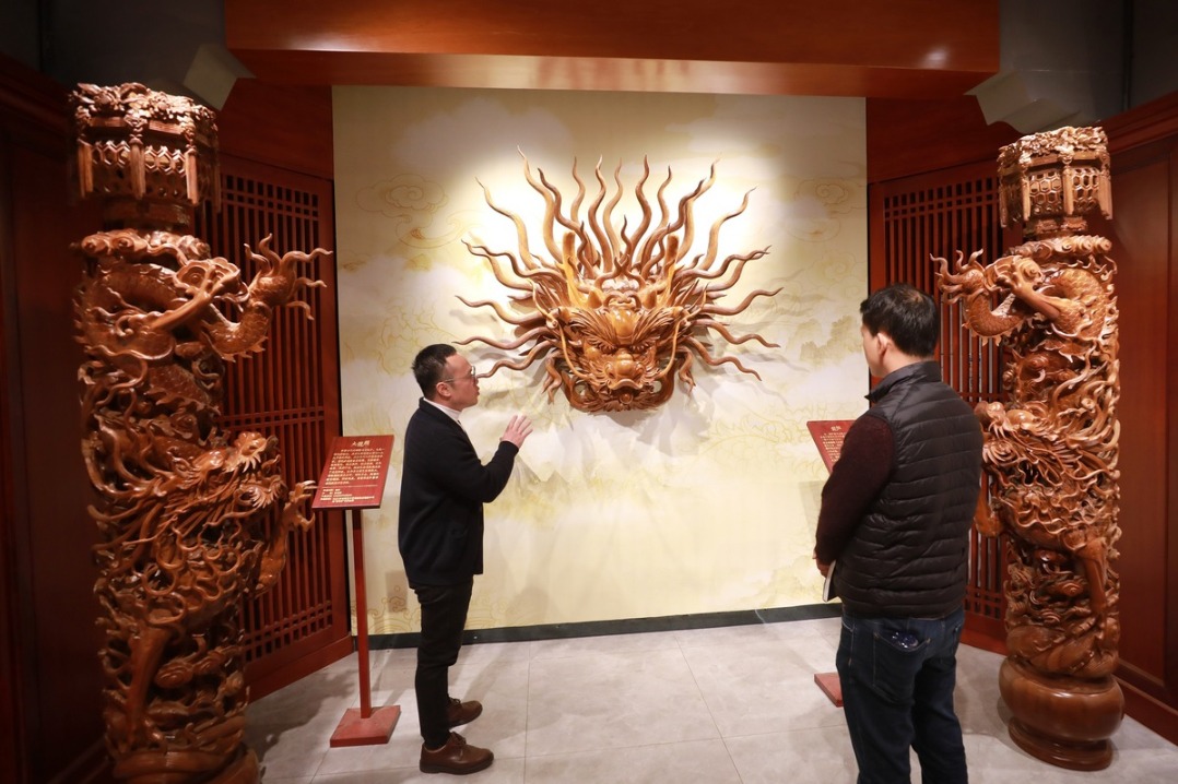 Fujian prepares for dragon year with meticulous wood carving work