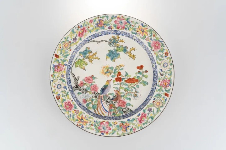 Cantonese enamels exude splendors at Tianjin exhibition