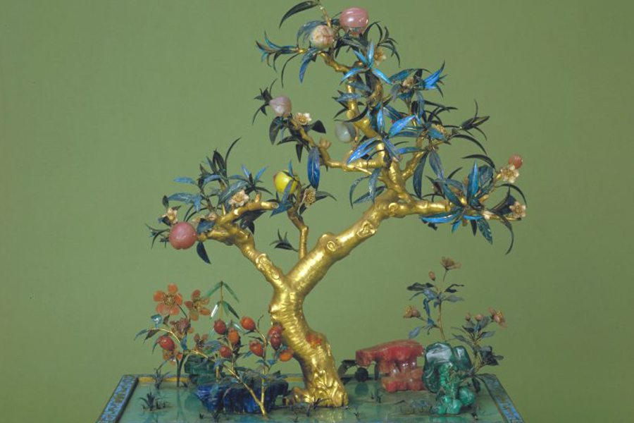 18th-century artificial bonsai depicts vitality of spring scenery