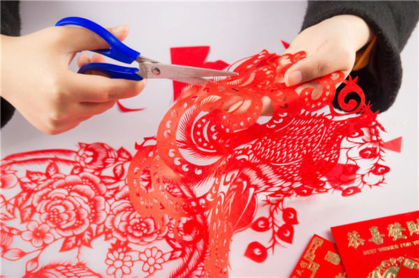 Yantai's traditional paper-cutting shines in online exhibition