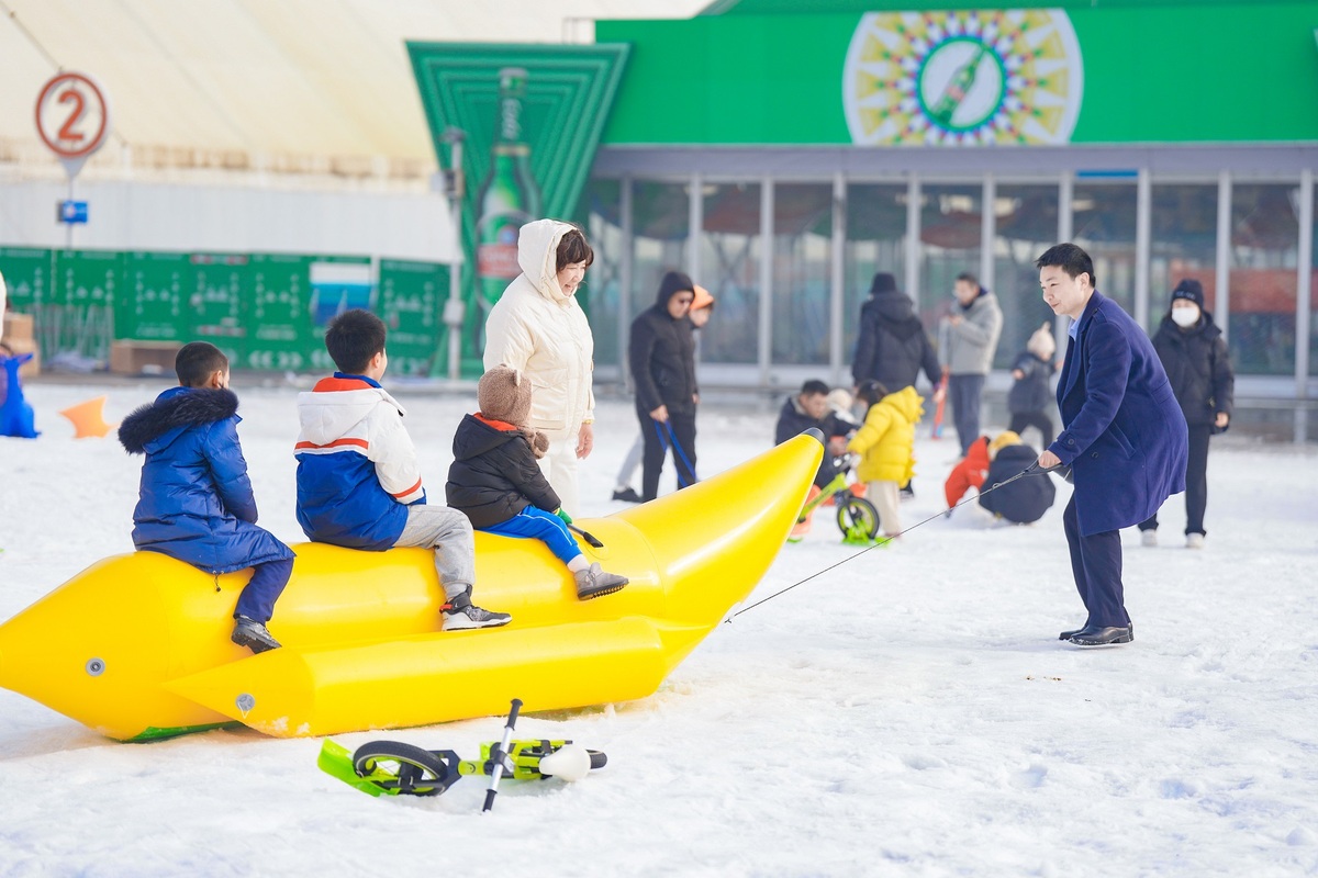 Qingdao's icy wonderland captivates visitors