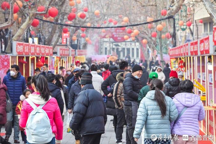 Spring Festival market kicks off in Qingdao