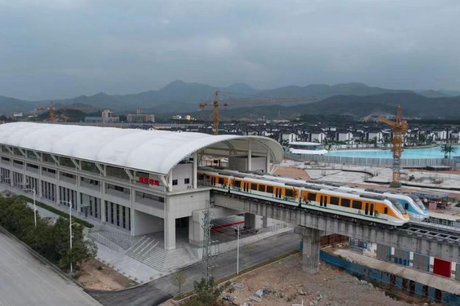 Two-day maglev train trial run succeeds in Guangdong