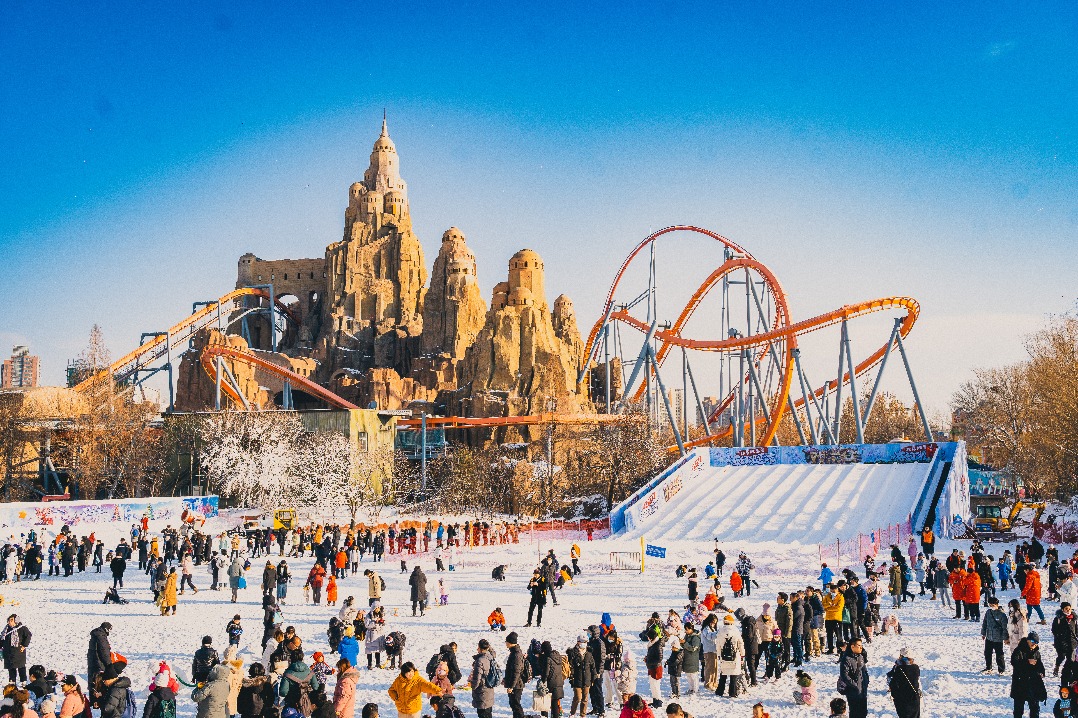 Theme parks offer diverse activities for visitors during Spring Festival