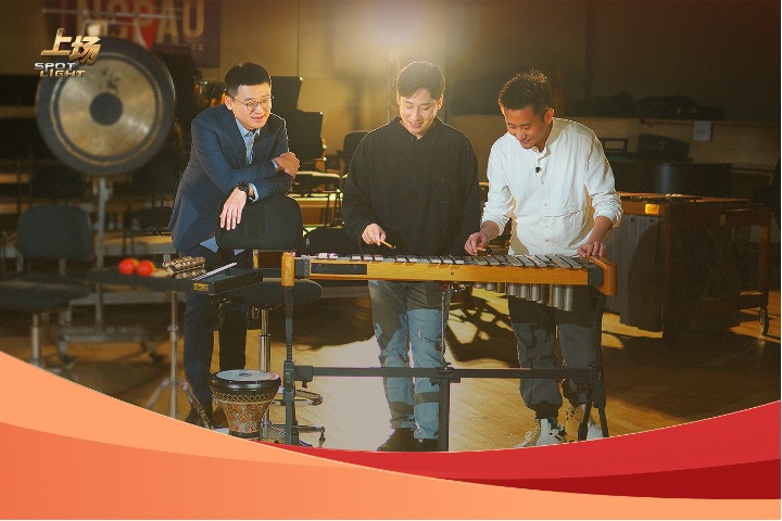 Olympic champion Han Cong plays Chinese New Year music