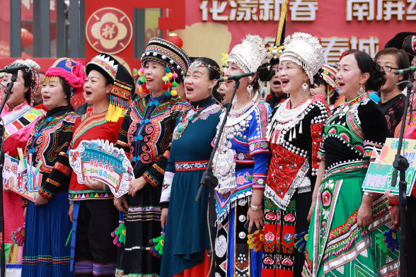 Singing contest adds festive vibes to Kunming