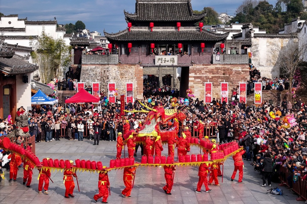 People celebrate Year of the Dragon with dragon dances