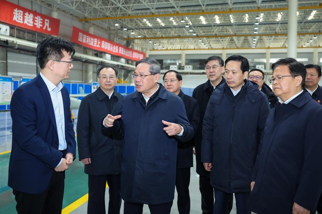 Chinese premier calls for promoting industrial innovation