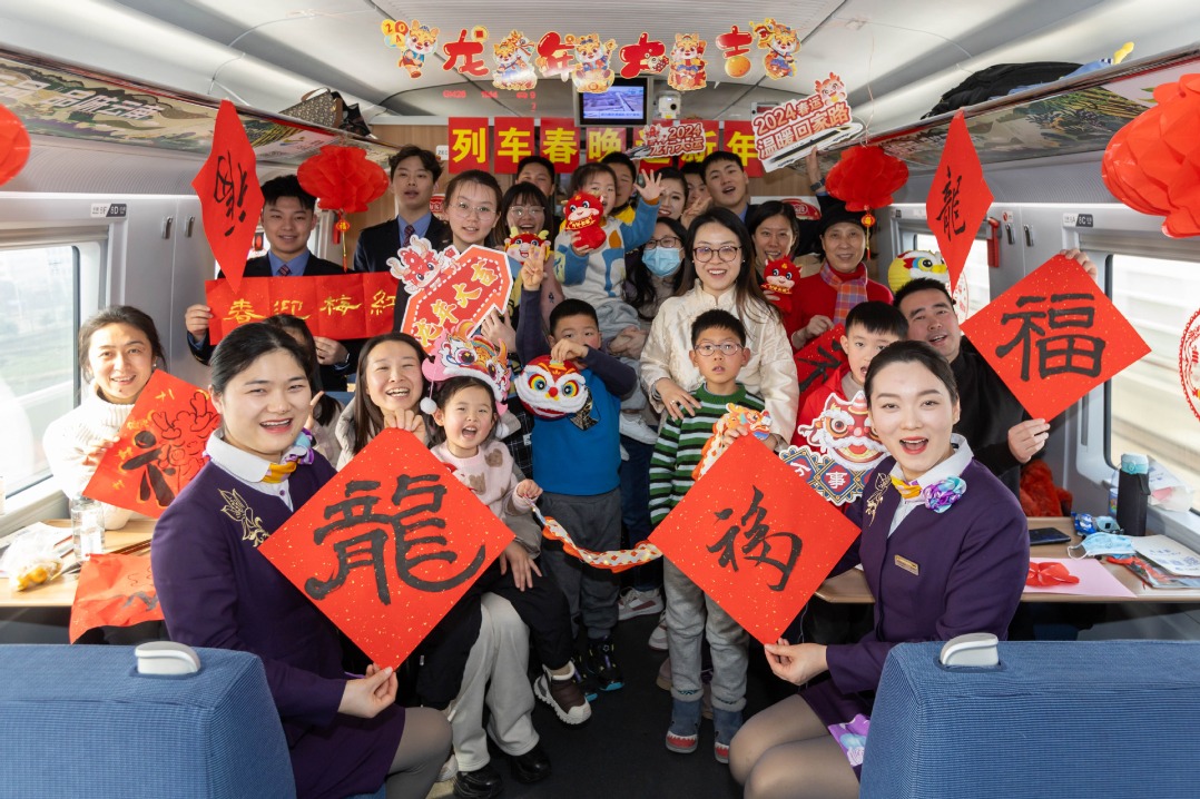 Lunar New Year Eve sees over 190m passenger trips across China