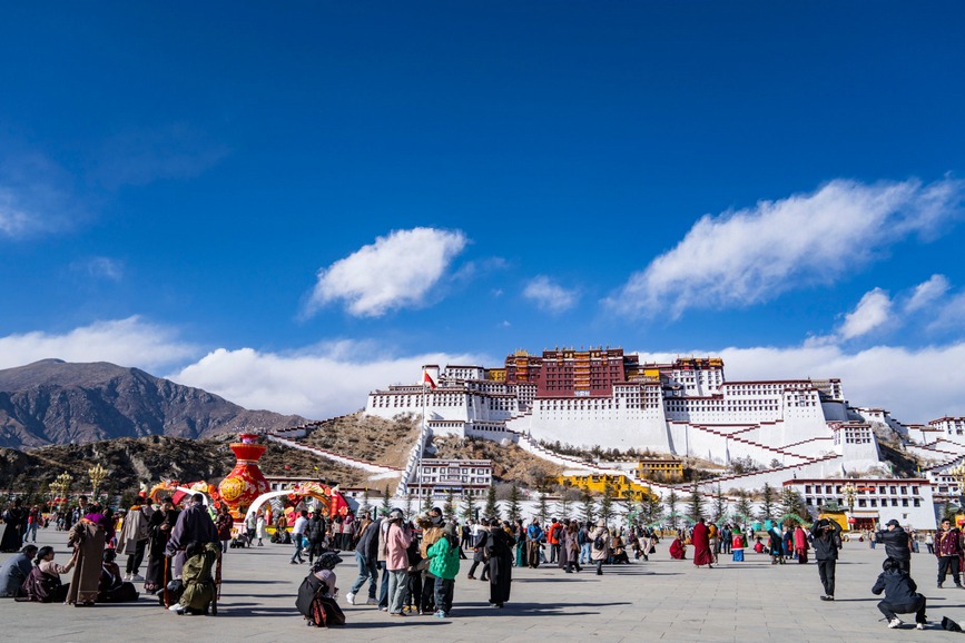 China's Xizang receives over 2 million tourists during Spring Festival holiday