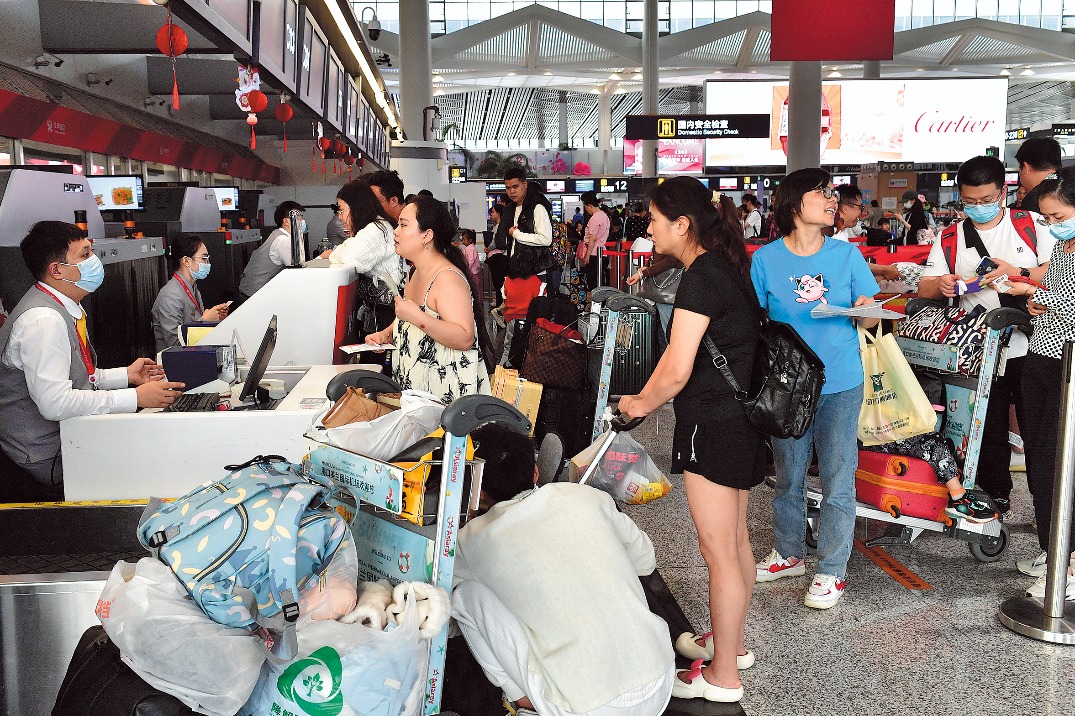 Hainan steps up efforts to help tourists go home