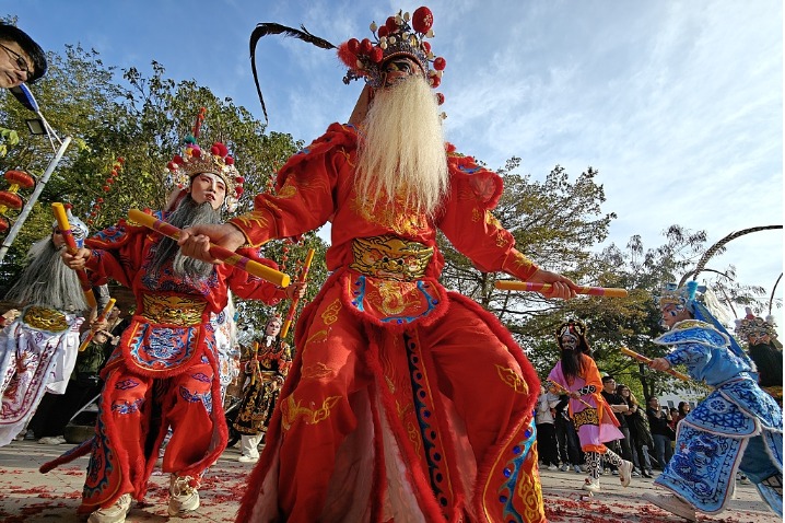 Yingge Dance adds to festive vibes in Shantou
