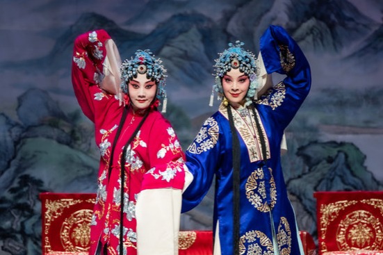 Peking Opera company presents diverse programs in holiday